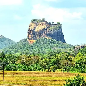 https://panoramic-rock-view-villa.kandyhotelsnow.com