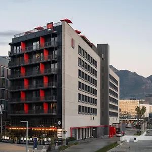 4* Hotel Radisson Red V&a Waterfront